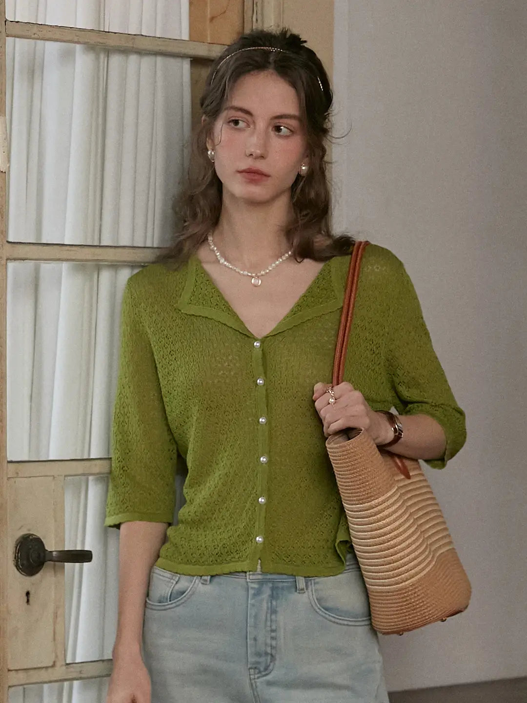 Voka Simple V-Neck Wool Cardigan