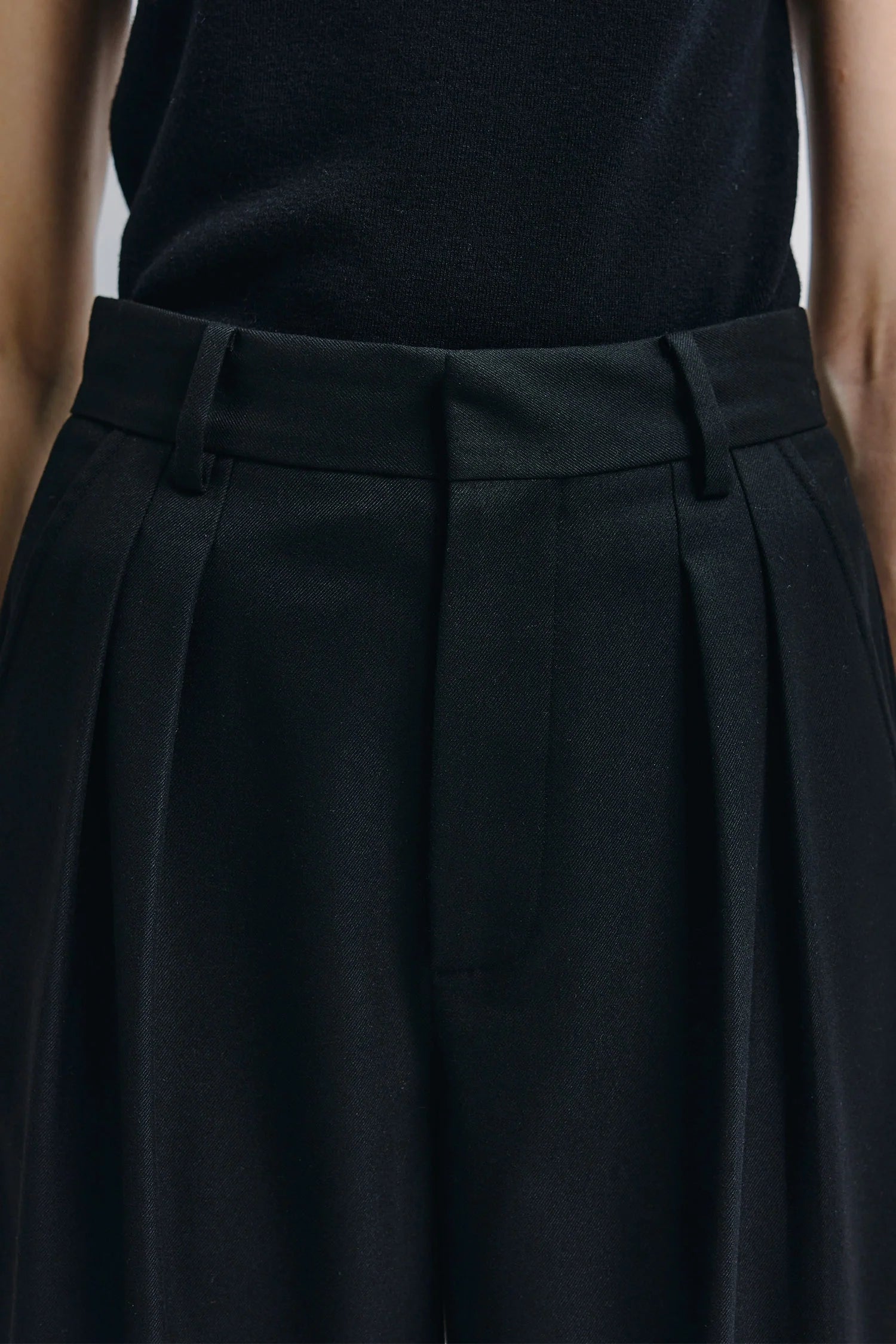 Neil Pleated Waist Pant