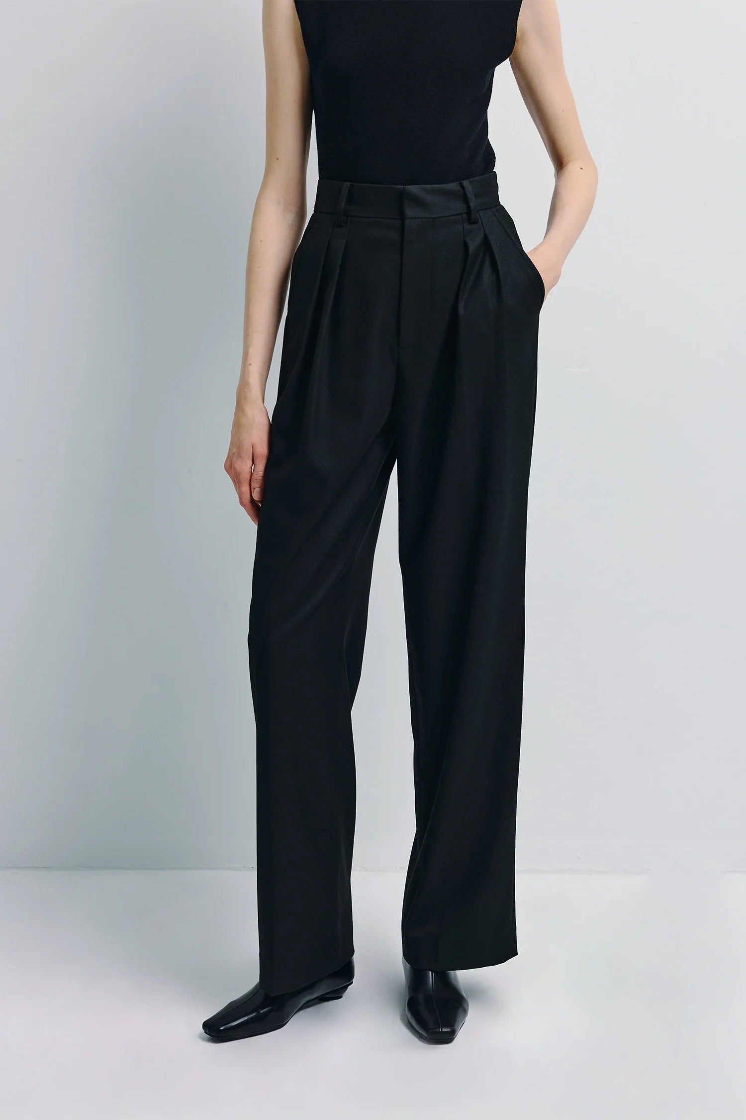 Neil Pleated Waist Pant